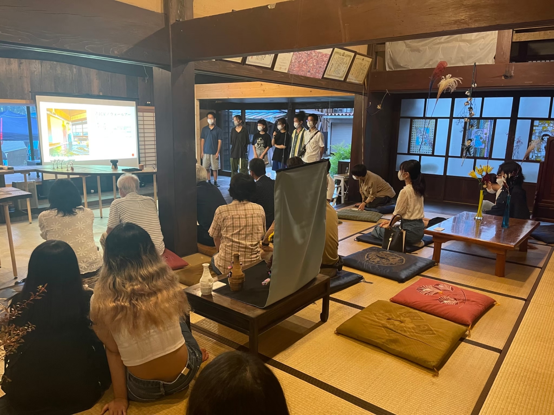 アートキャンプのプレゼン風景